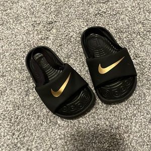 6c infant Nike slips black/gold